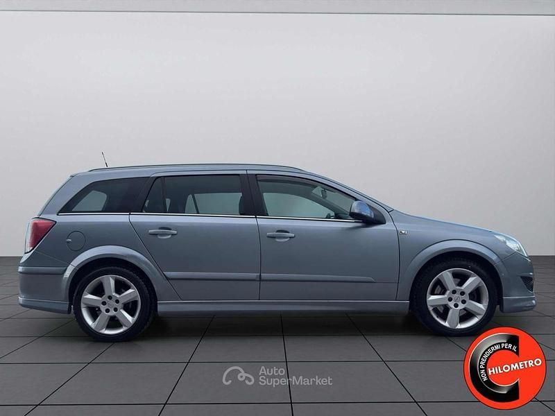 Usata Opel Astra 125 CV (91 kW) 2010 Grigio metallizzato Station wagon