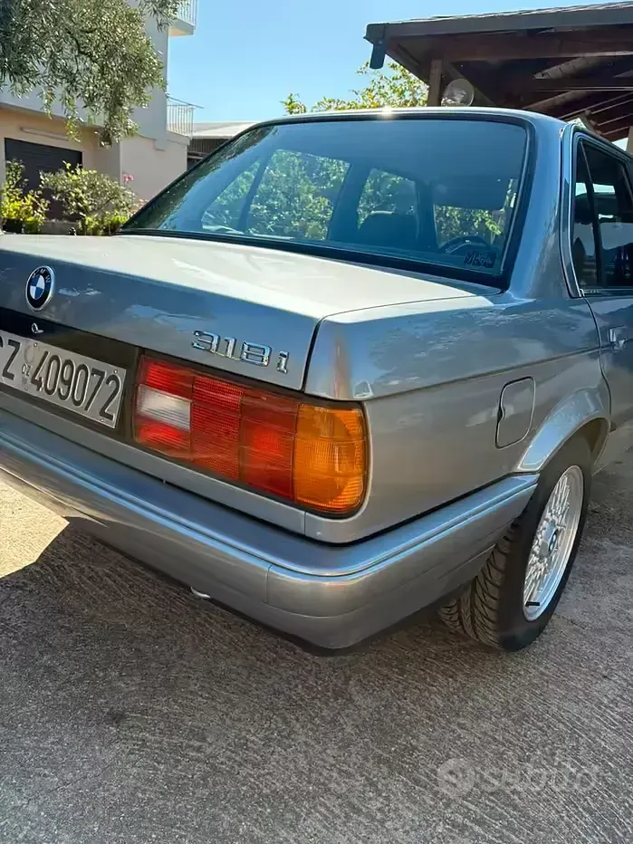 Usata BMW 318 114 CV (83 kW) 1988 Grigio Berlina