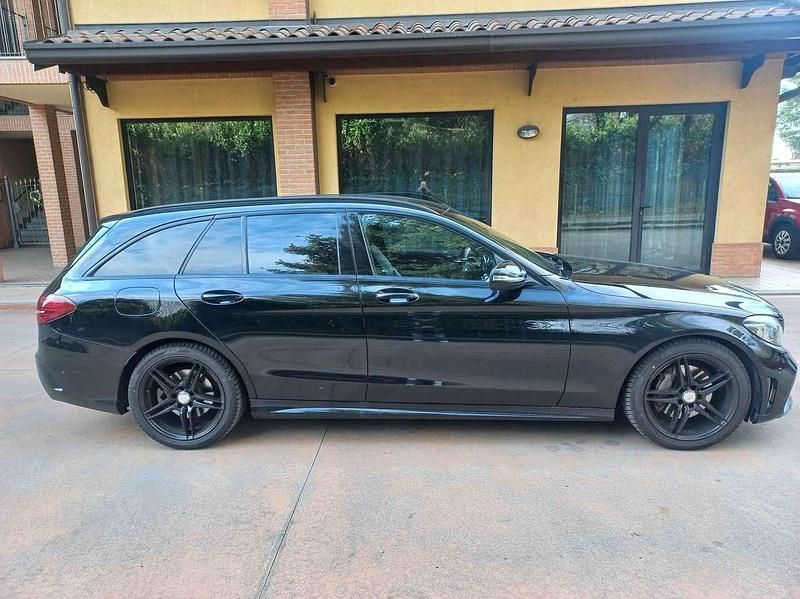 Usata Mercedes C220 Premium 194 CV (142 kW) 2021 Nero Station wagon