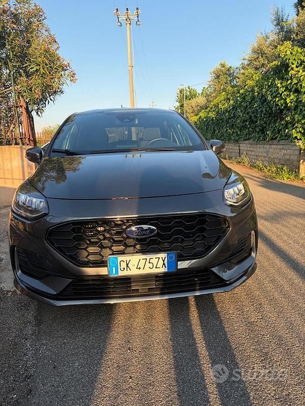 Begagnad Ford Fiesta ST-Line 125 HK (91 kW) 2022 Grå Halvkombi