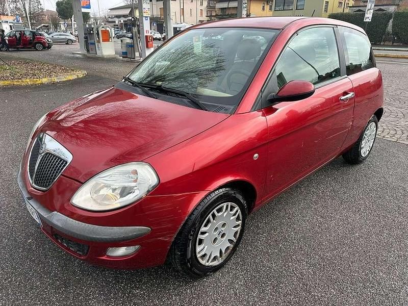 Usata Lancia Ypsilon 60 CV (44 kW) 2004 Rosso Utilitaria
