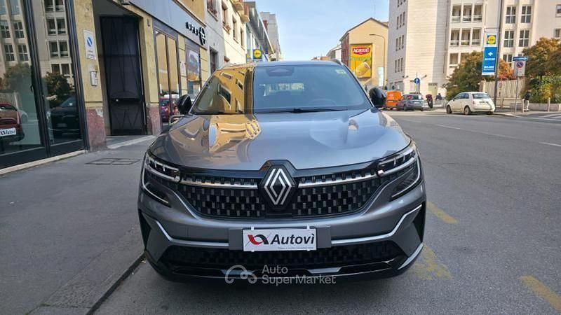 Usata Renault Austral Iconic 131 CV (96 kW) 2023 Grigio SUV