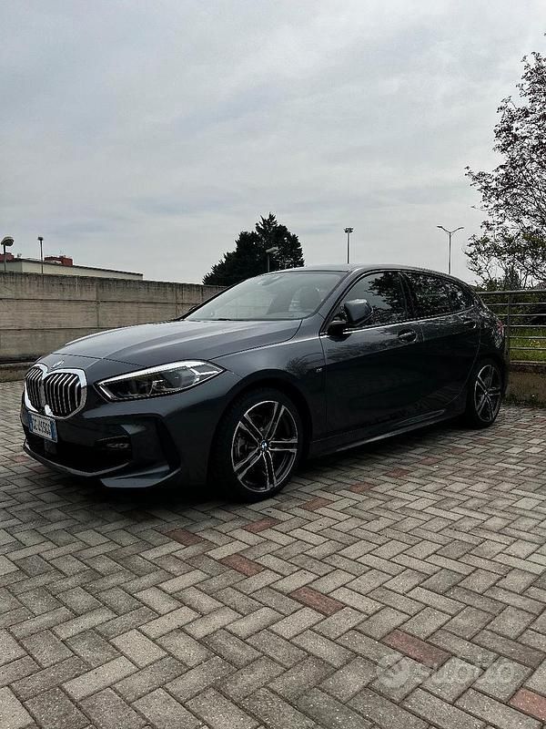 Grigio Usata 2020 BMW 116 M Sport Due volumi | 18.000 € (Ottimo prezzo) - Immagine 1/4
