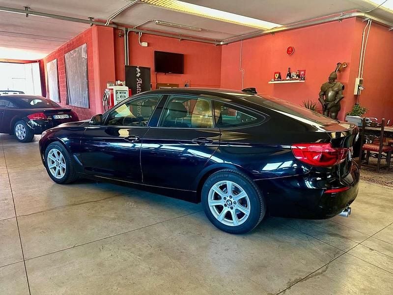 Usata BMW 320 Gran Turismo Luxury Line 184 CV (135 kW) 2018 Nero Berlina