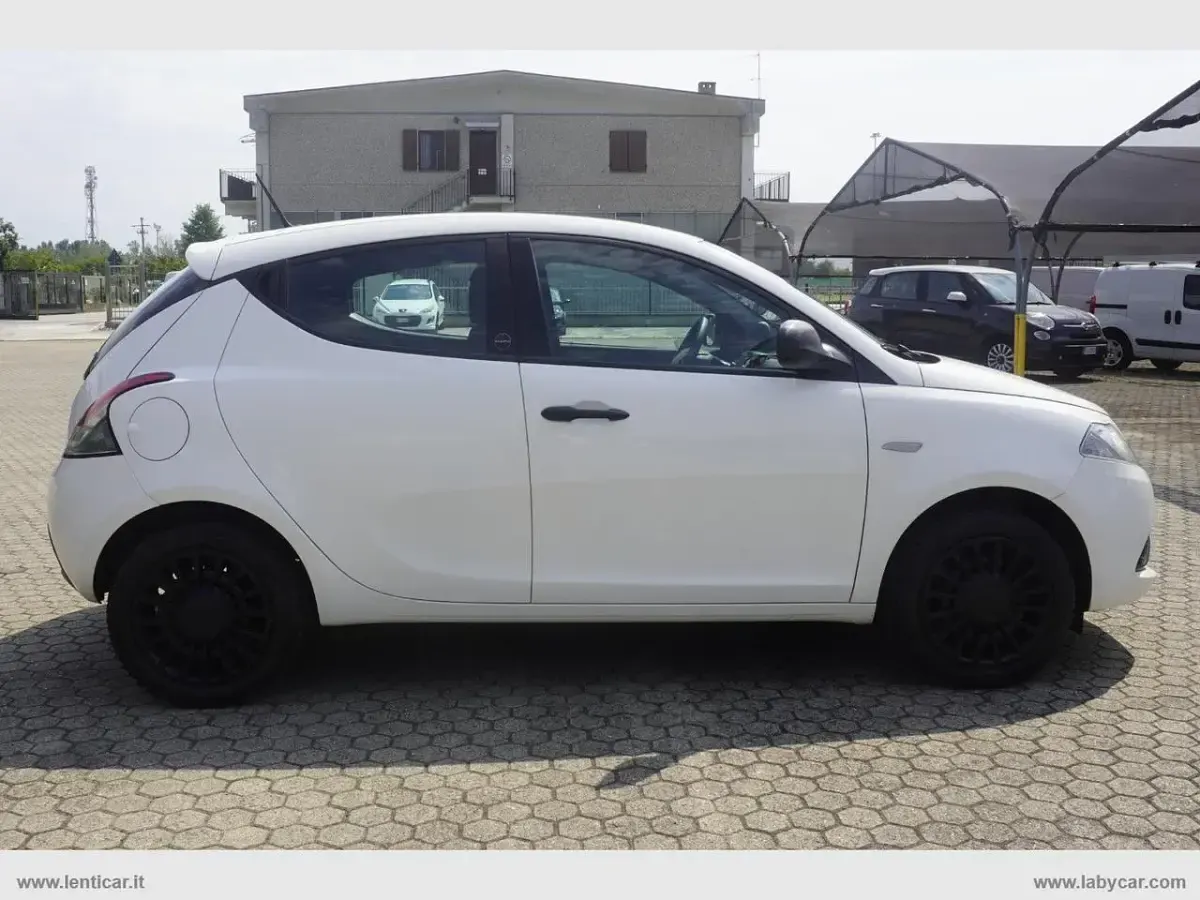 Usata Lancia Ypsilon S 69 CV (50 kW) 2020 Bianco