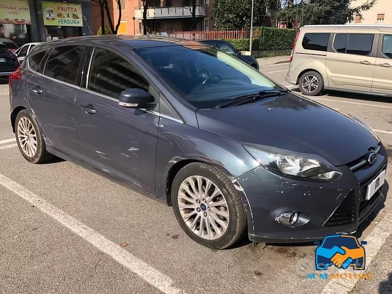 Usata Ford Focus Titanium 116 CV (85 kW) 2012 Blu Berlina