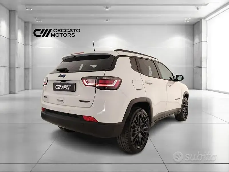 Usata Jeep Compass Night Eagle 131 CV (96 kW) 2022 Bianco SUV