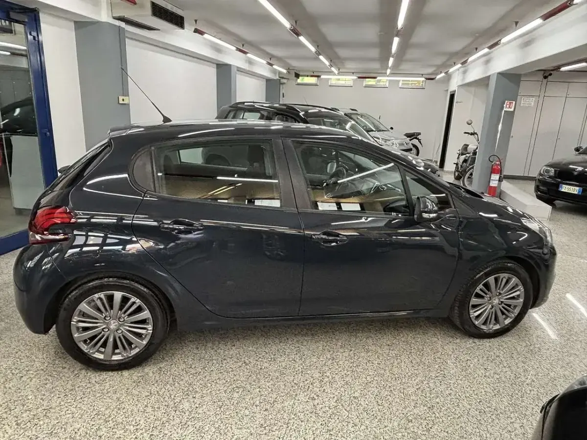 Usata Peugeot 208 Active 82 CV (60 kW) 2017 Grigio Utilitaria