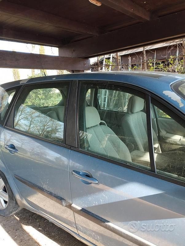 Usata Renault Scénic II 100 CV (73 kW) 2005 Blu Monovolume
