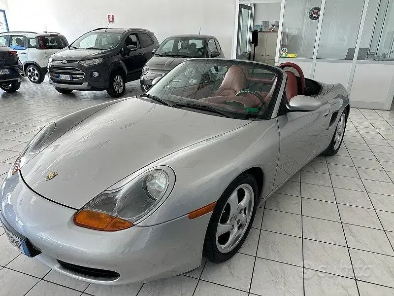 Second-hand Porsche Boxster 220 CP (161 kW) 2000 Argintiu Cabrio