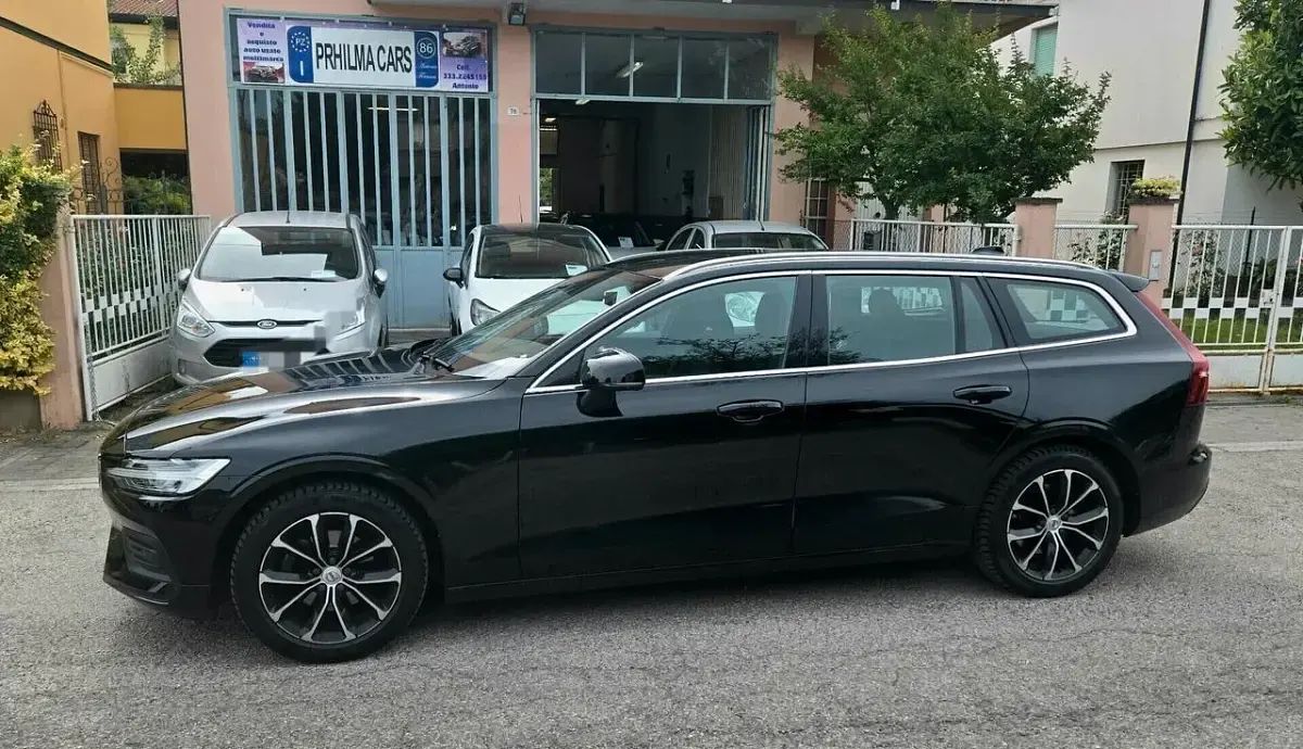 Usata Volvo V60 Business Edition 149 CV (109 kW) 2020 Nero Station wagon