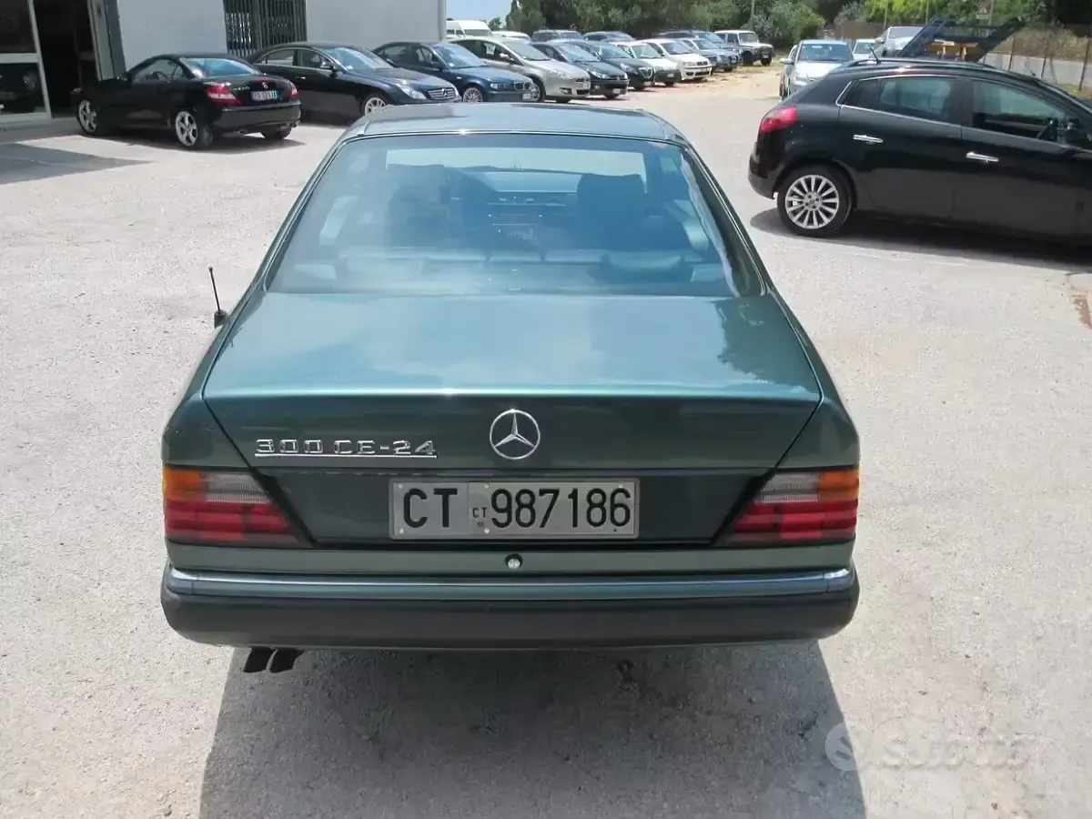 Usata Mercedes 300 231 CV (169 kW) 1991 Verde Coupé