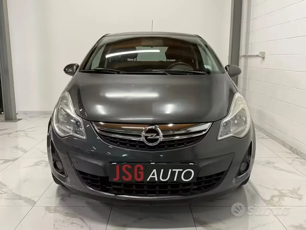 Usata Opel Corsa 86 CV (63 kW) 2011 Grigio Utilitaria