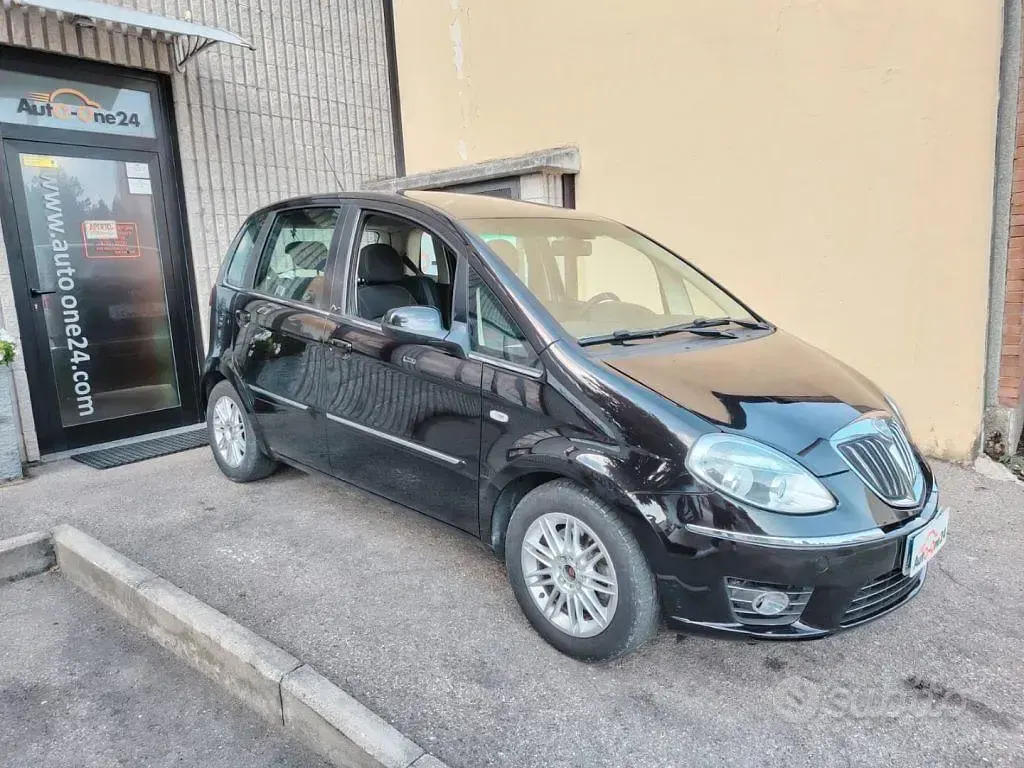 Usata Lancia Musa 95 CV (69 kW) 2012 Gelso brillante metallizzato Monovolume