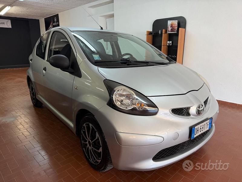 Usata Toyota Aygo Sol 92 CV (67 kW) 2007 Grigio Utilitaria