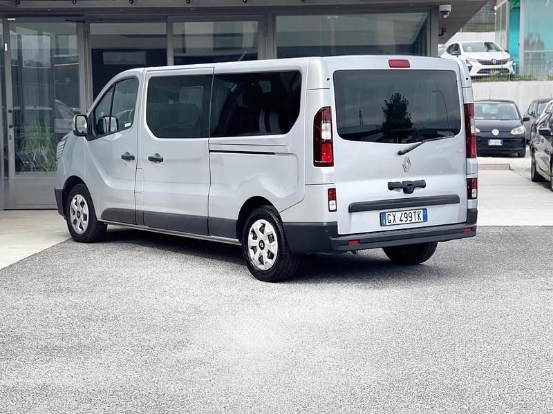 Begagnad Renault Trafic 150 HK (110 kW) 2024 Grå