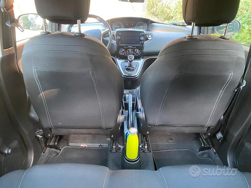 Usata Lancia Ypsilon 69 CV (50 kW) 2022 Rosso Utilitaria