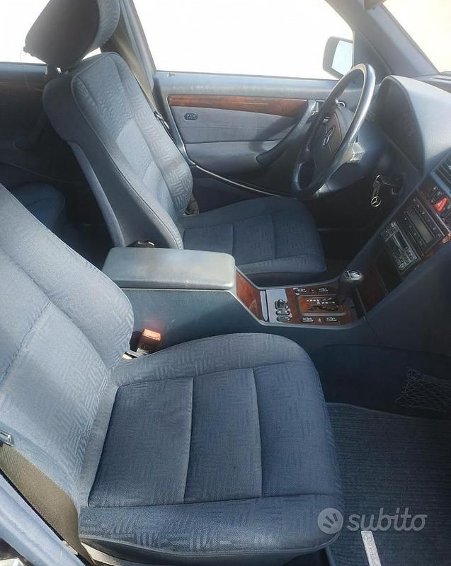 Usata Mercedes C220 95 CV (69 kW) 1999 Blu Station wagon