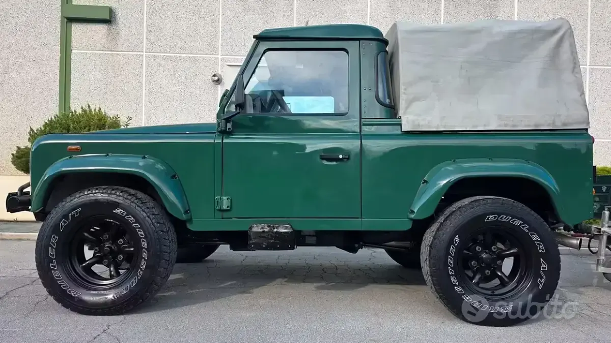 Usata Land Rover Defender 122 CV (89 kW) 2003 Verde Pick-up
