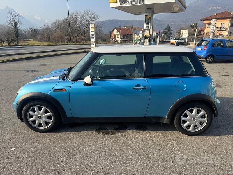 Usata Mini Cooper 116 CV (85 kW) 2004 Blu Utilitaria