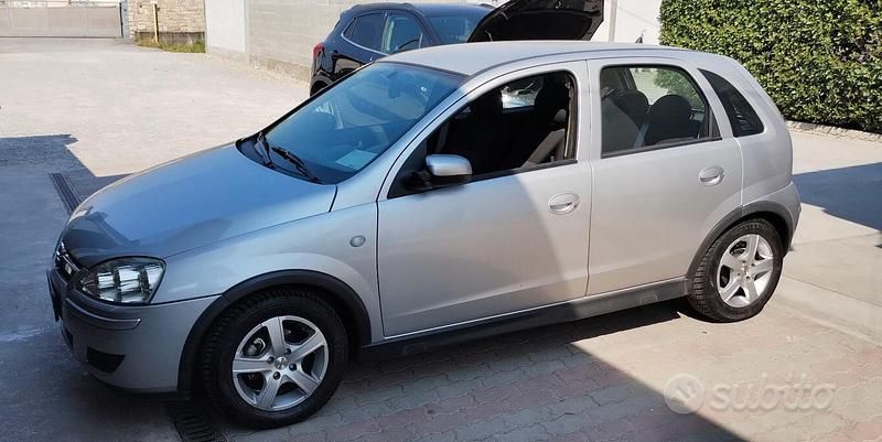 Occasion Opel Corsa 80 ch (58 kW) 2005 Gris Citadine