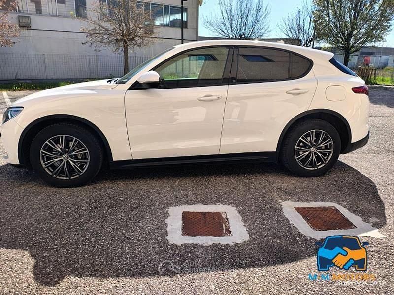 Usata Alfa Romeo Stelvio Business 160 CV (117 kW) 2019 Bianco SUV