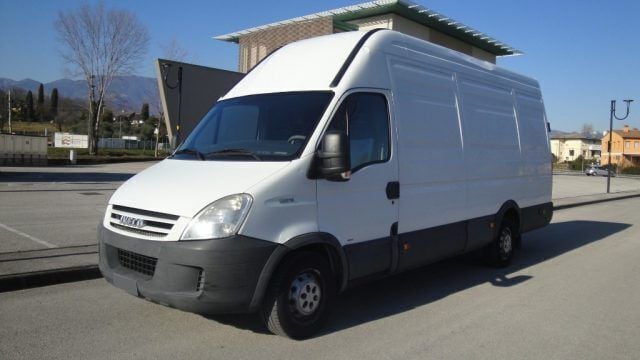 Bianco pastello Usata 2006 Iveco Daily Furgone | 4500 € (Super prezzo) - Immagine 1/4