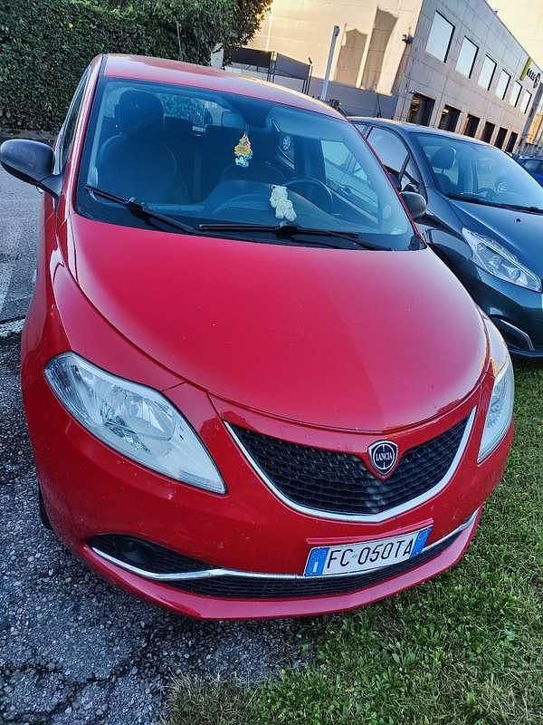 Usata Lancia Ypsilon Gold 69 CV (50 kW) 2016 Utilitaria