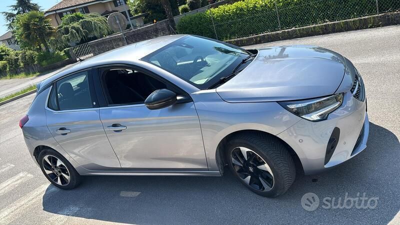 Grigio Usata 2022 Opel Corsa-e Due volumi | 15.500 € (Buon prezzo) - Immagine 1/4