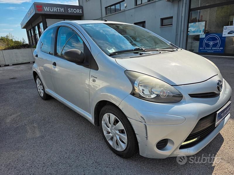 Usata Toyota Aygo Connect Style 68 CV (50 kW) 2013 Grigio Utilitaria