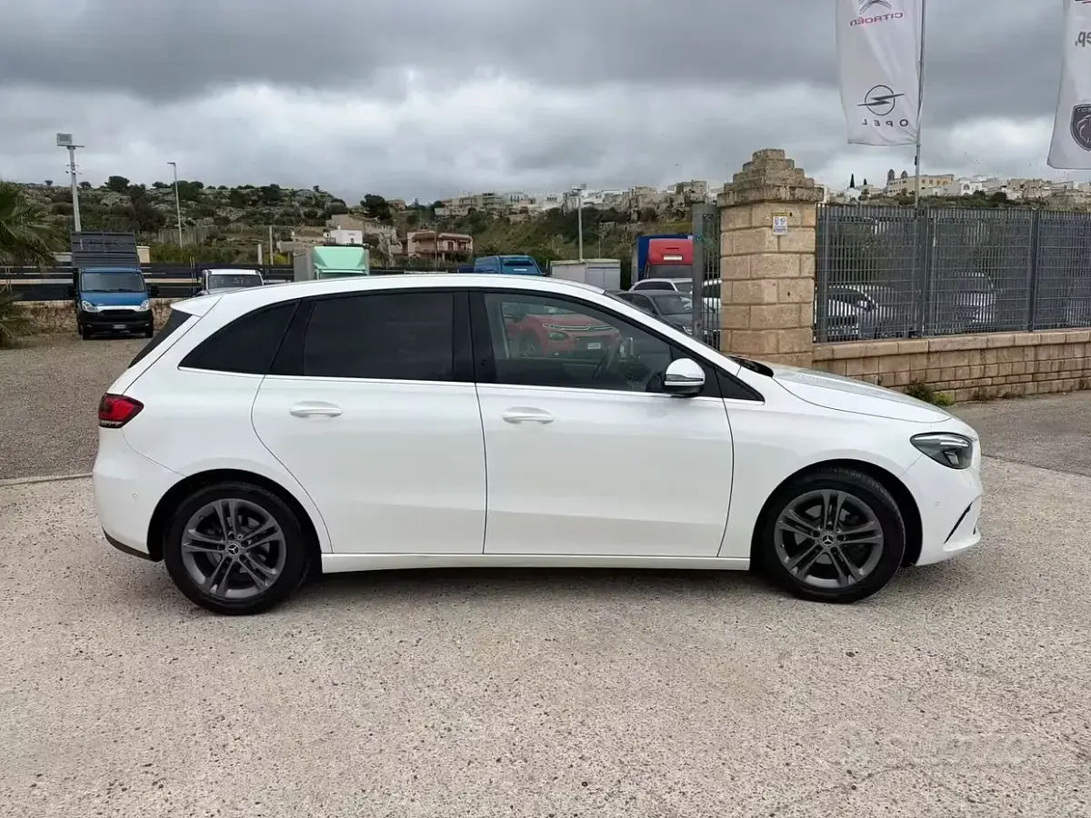 Usata Mercedes B160 95 CV (69 kW) 2020 Bianco Utilitaria