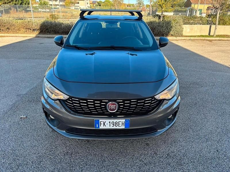 Usata Fiat Tipo Lounge 95 CV (69 kW) 2017 Grigio Berlina