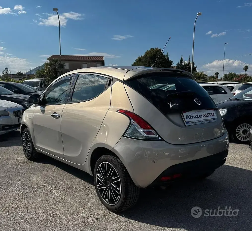 Usata Lancia Ypsilon Gold 95 CV (69 kW) 2015 Giallo Utilitaria