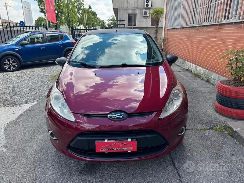 Usata Ford Fiesta Titanium 71 CV (52 kW) 2011 Viola Berlina