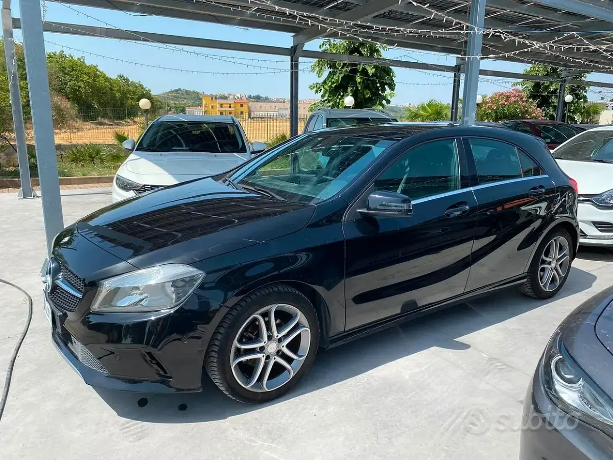 Usata Mercedes A180 Business 109 CV (80 kW) 2017 Nero Utilitaria