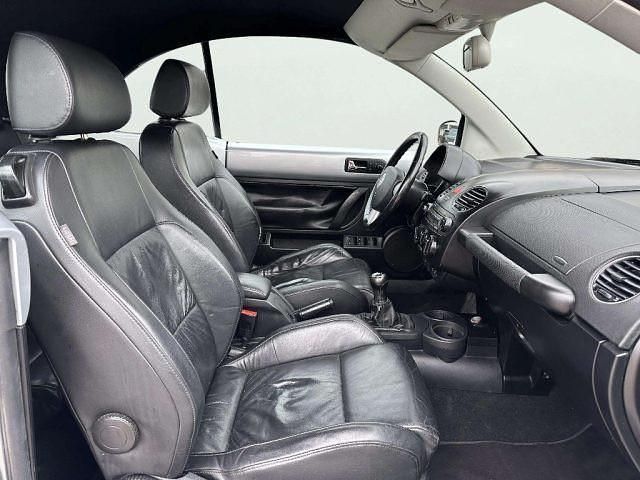 Usata VW New Beetle 105 CV (77 kW) 2008 Argento Utilitaria