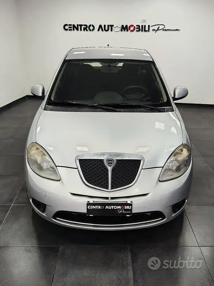 Usata Lancia Ypsilon 77 CV (56 kW) 2010 Grigio Utilitaria