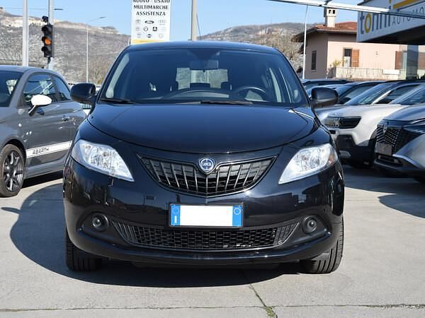 Usata Lancia Ypsilon Silver 70 CV (51 kW) 2023 Nero metallizzato Utilitaria