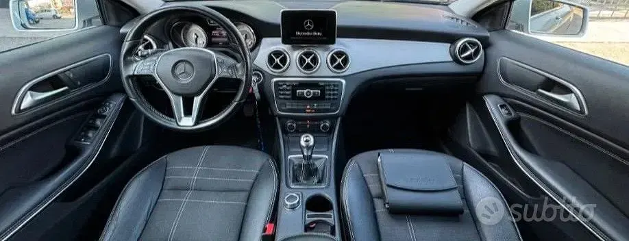 Usata Mercedes GLA200 136 CV (100 kW) 2014 Grigio SUV