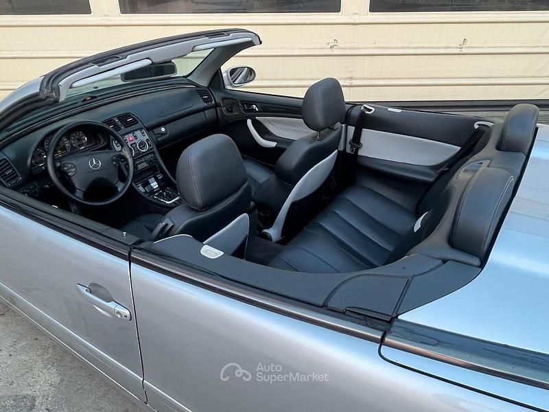 Usata Mercedes CLK230 193 CV (141 kW) 2000 Argento Cabrio