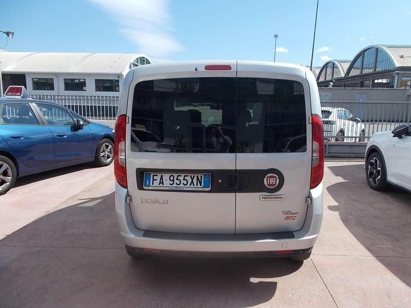 Usata Fiat Doblò Dynamic 105 CV (77 kW) 2015 Argento metallizzato Monovolume