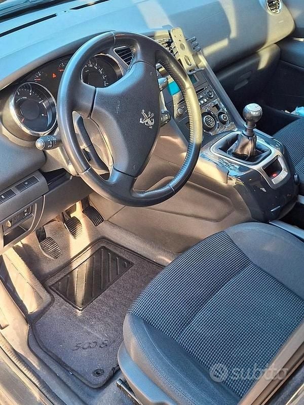 Usata Peugeot 5008 120 CV (88 kW) 2016 Grigio Monovolume