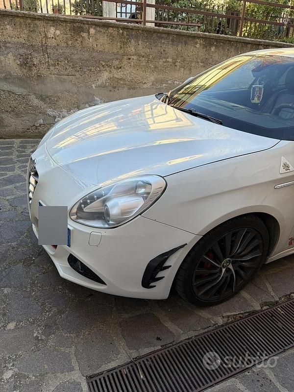 Usata Alfa Romeo Giulietta Quadrifoglio Verde 235 CV (172 kW) 2011 Bianco Utilitaria