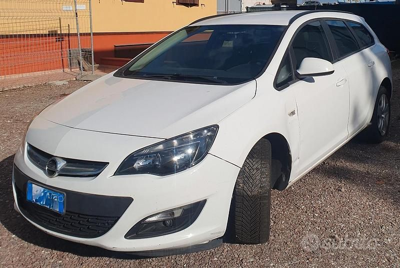 Usata Opel Astra 110 CV (80 kW) 2016 Bianco Station wagon