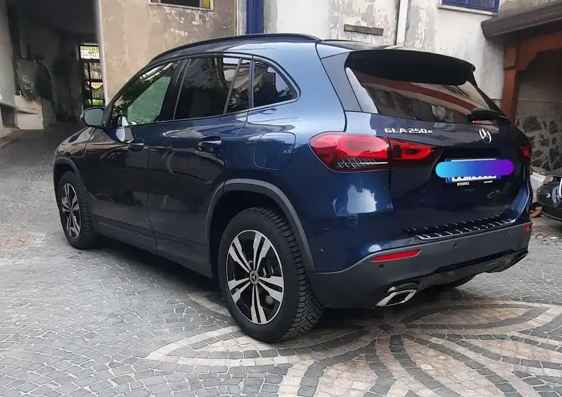 Usata Mercedes GLA250 Premium 160 CV (117 kW) 2021 Blu/azzurro SUV