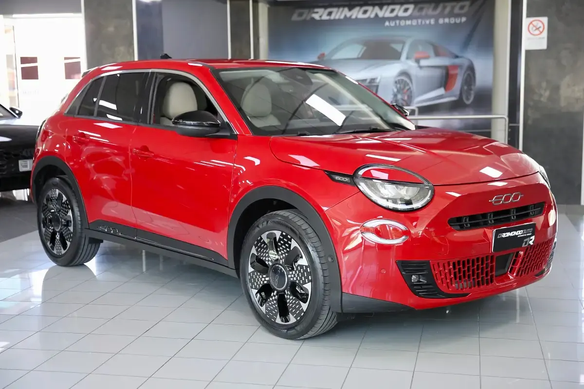 Usata Fiat 600 La Prima 101 CV (74 kW) 2025 Rosso passione SUV