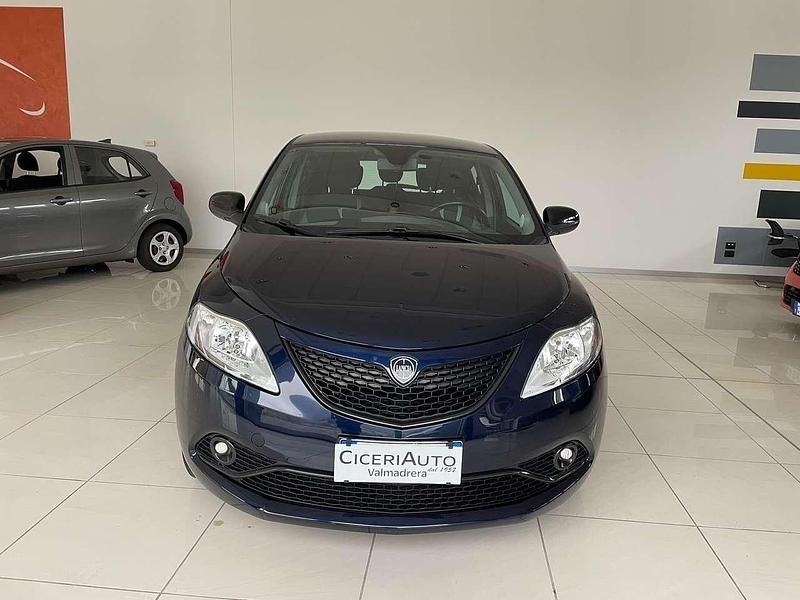 Usata Lancia Ypsilon Gold 69 CV (50 kW) 2021 Blu/azzurro Utilitaria
