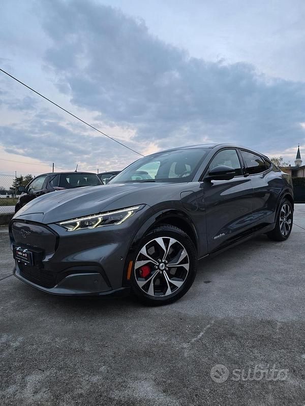 Usata Ford Mustang Mach-E 257 kW (350 CV) 2023 Grigio SUV