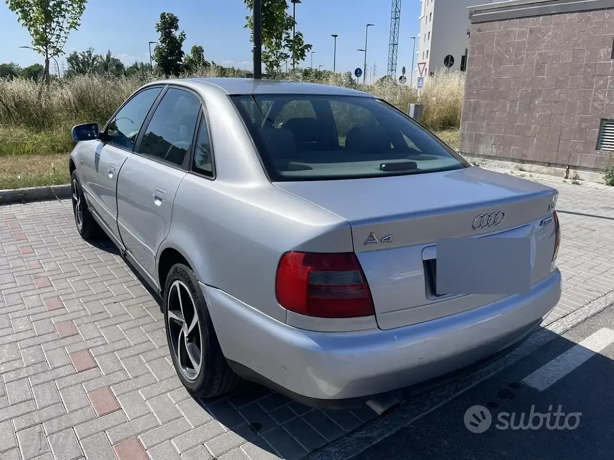 Usata Audi A4 125 CV (91 kW) 1998 Grigio Berlina