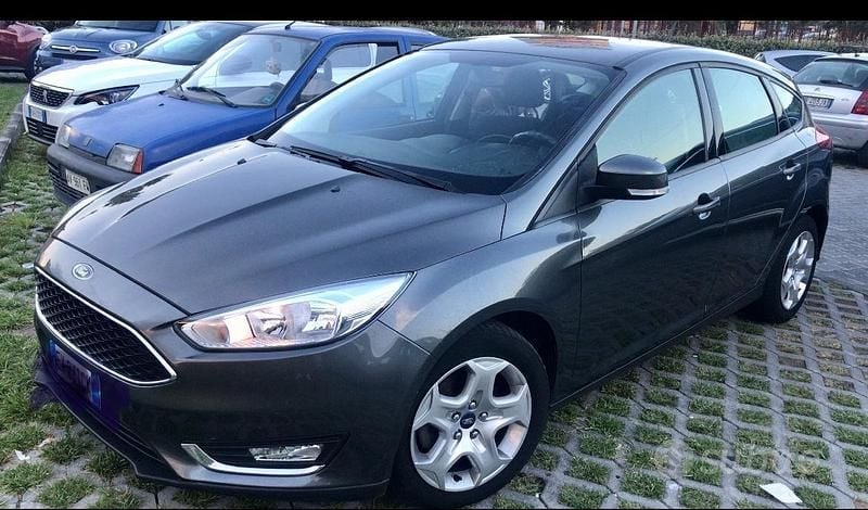 Usata 2015 Ford Focus Tre volumi | 4500 € (Ottimo prezzo) - Immagine 1/4